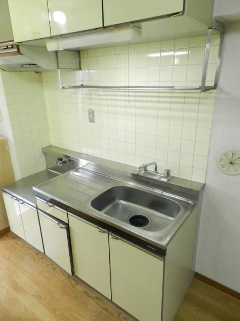 Kitchen. Gas stove can be installed