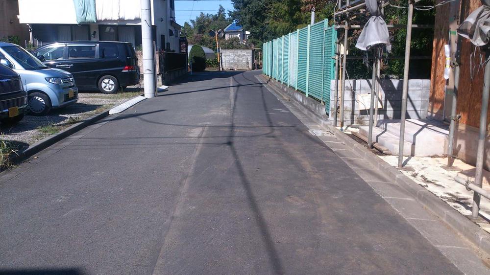 Local photos, including front road. Local (10 May 2013) Shooting