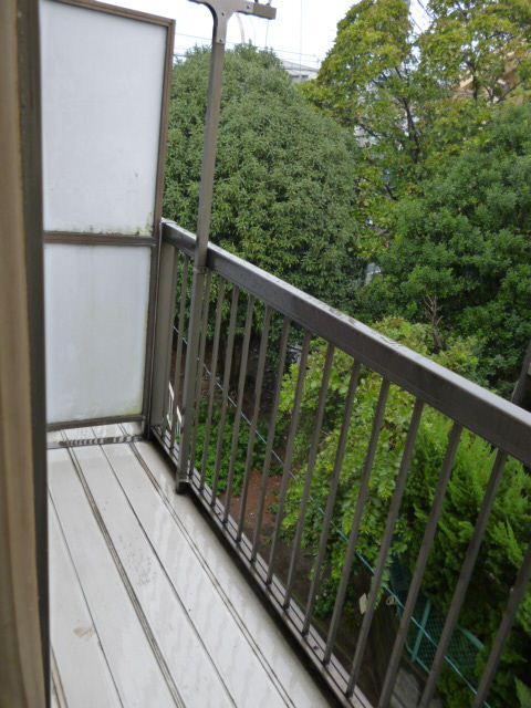 Balcony. There veranda.