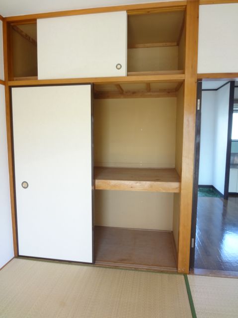 Receipt. Convenient closet