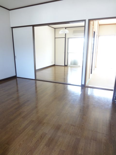 Living and room. Popularity of the distribution