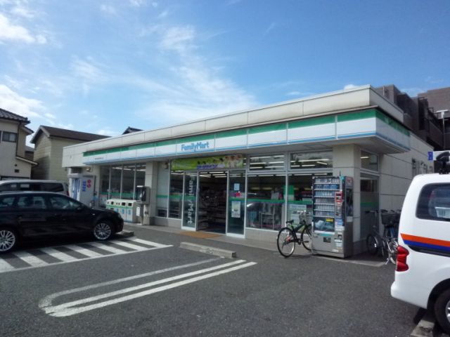 Convenience store. 650m to Family Mart (convenience store)