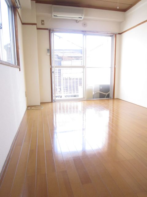 Living and room. Two-sided lighting