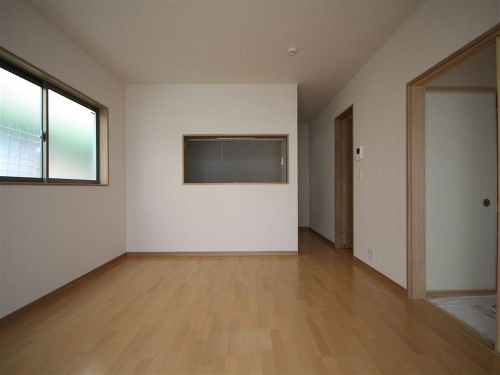 Same specifications photos (living). Seller construction cases