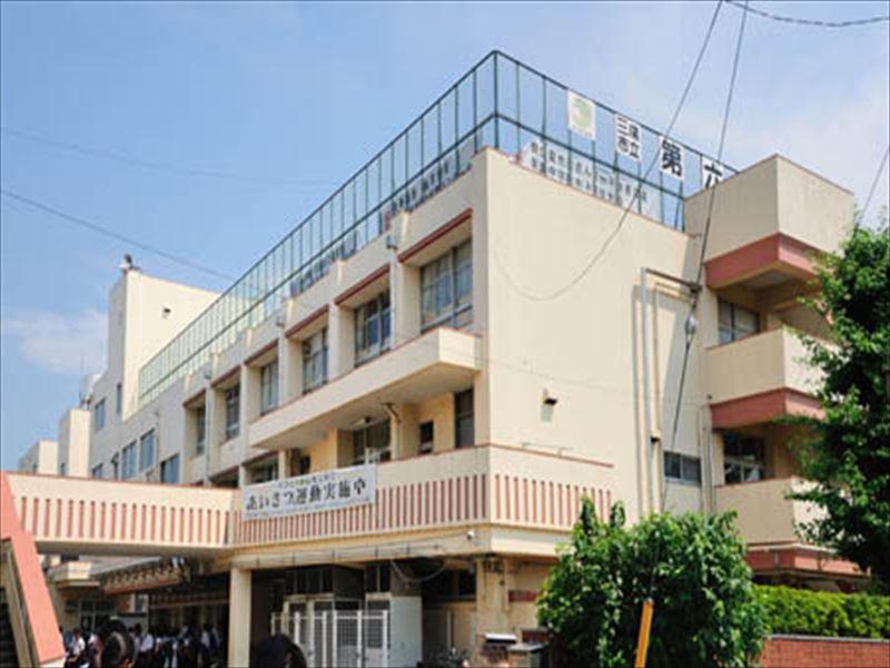 Junior high school. 629m until the Mitaka Municipal sixth junior high school