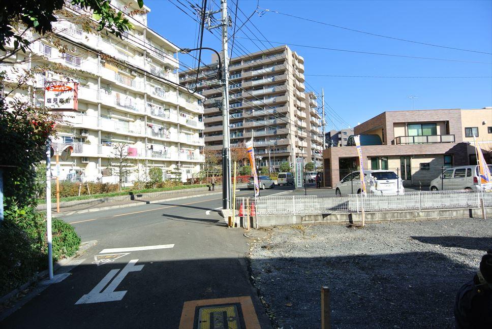 Local photos, including front road. Local (11 May 2013) Shooting