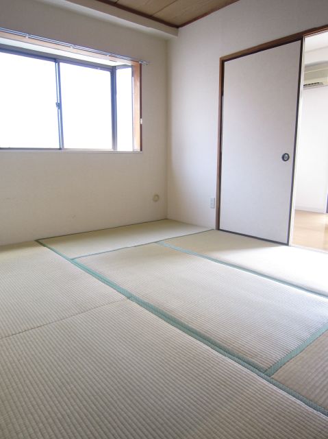 Living and room. It is a bright room.