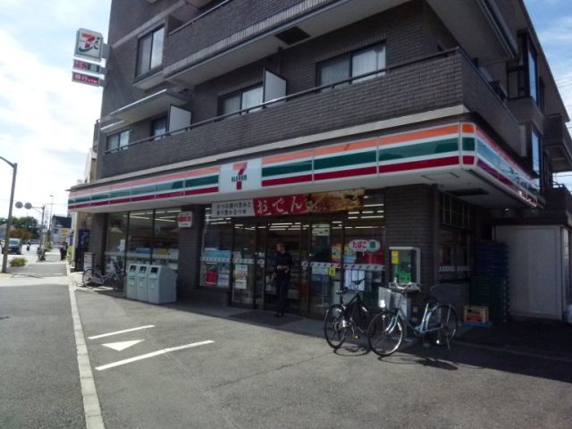 Convenience store. 260m to Seven-Eleven (convenience store)