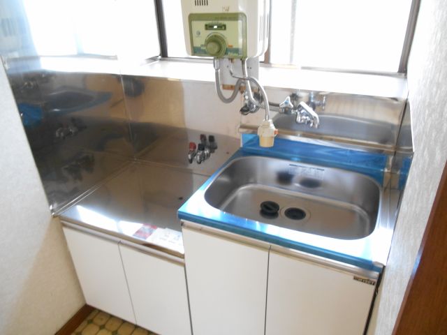 Kitchen. Two-burner gas stove can be installed in the kitchen