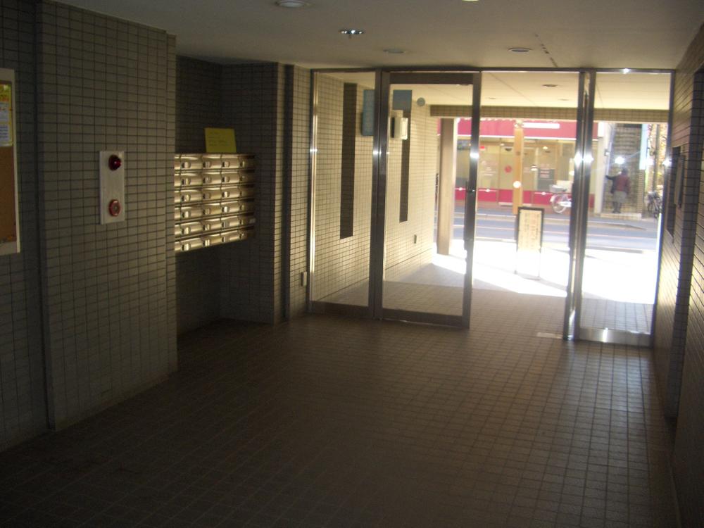 Entrance. Common areas