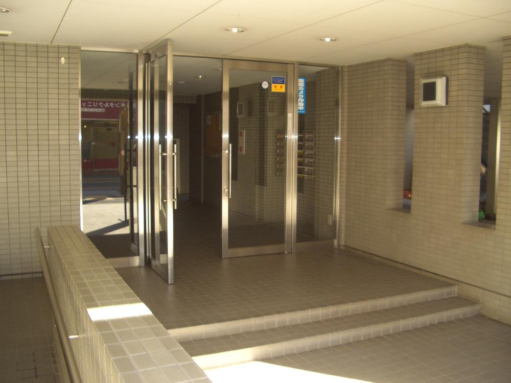 Entrance. Common areas