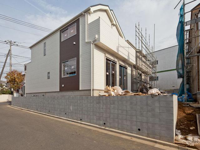 Local appearance photo. Local (12 May 2013) Shooting