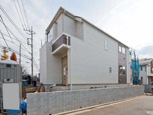 Local photos, including front road. Local (12 May 2013) Shooting