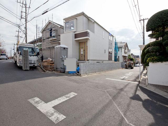 Local appearance photo. Local (12 May 2013) Shooting