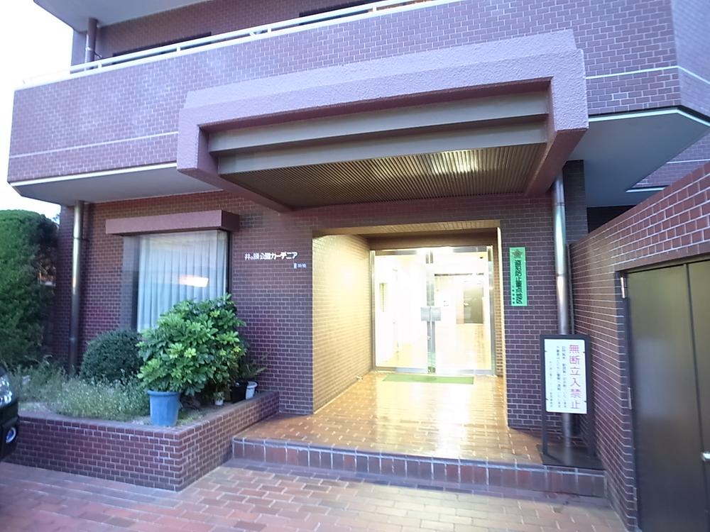 Entrance. Common areas