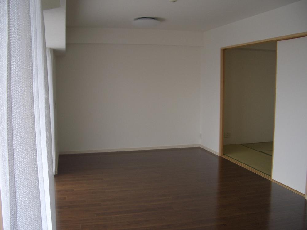 Living. Spacious living room