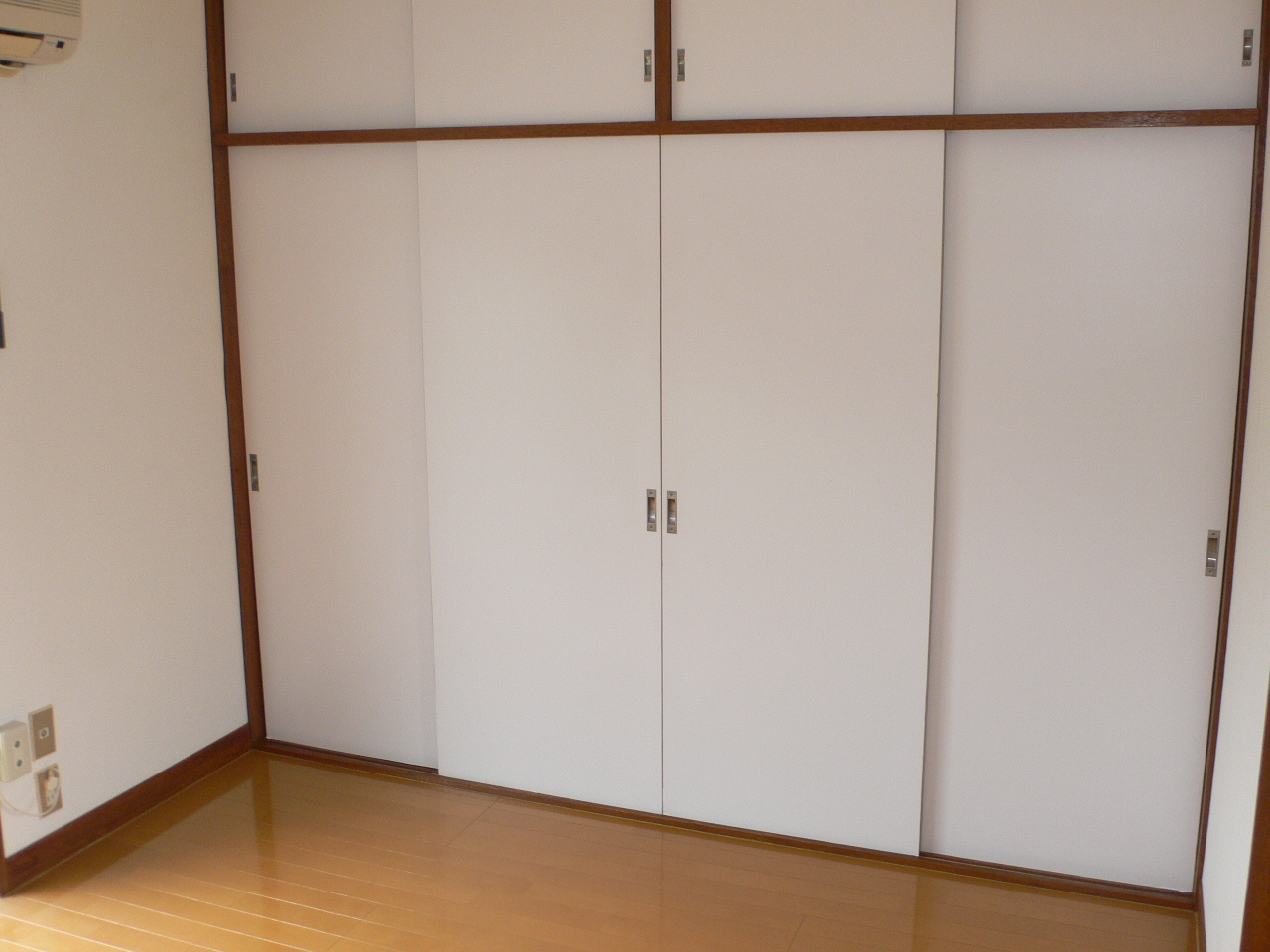 Living and room. Per yang ・ It is good for both ventilation.