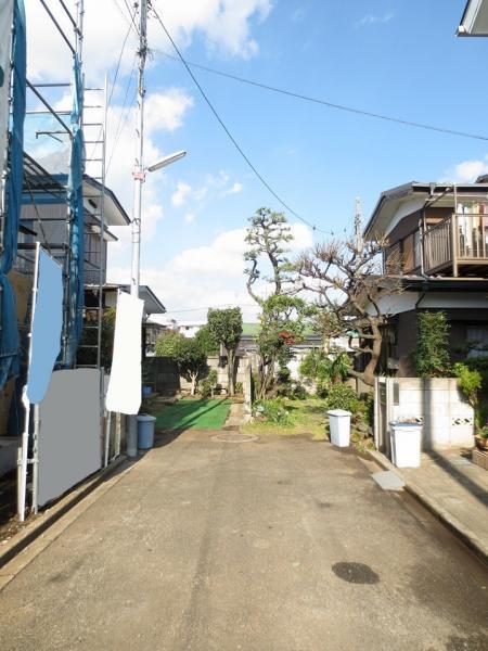 Local photos, including front road. Local front road