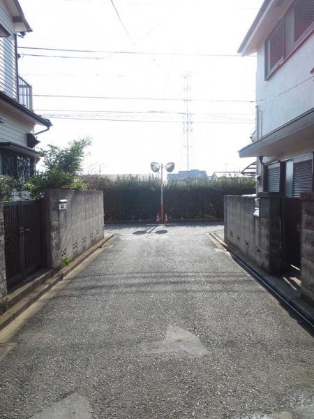 Local photos, including front road. Local front road