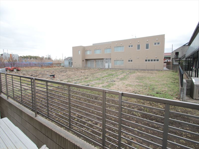 Balcony. Ventilated because before has opened the eyes, Day is good