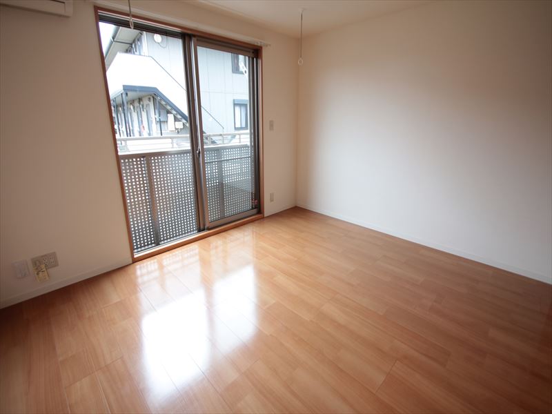 Living and room. Western-style 7.3 Pledge