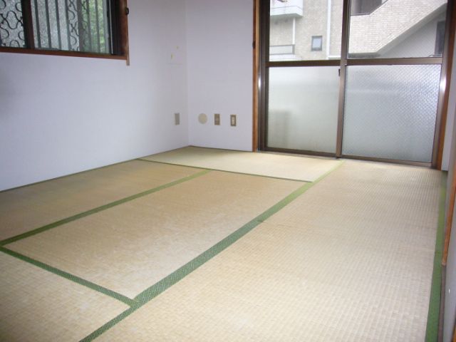 Mitaka City, Tokyo Shimorenjaku 4