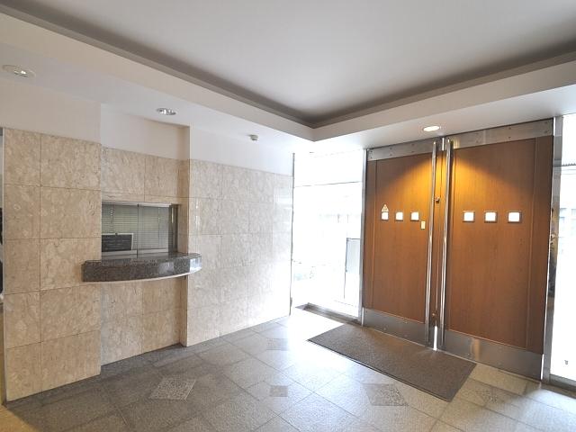 Entrance. Mitaka City House Entrance Hall