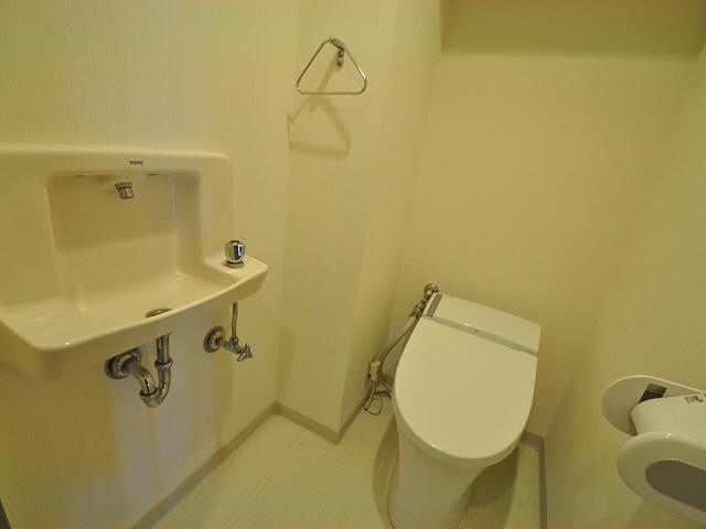 Toilet. Mitaka City House toilet