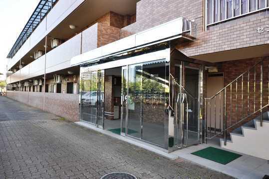 Entrance. Entrance (2013 October shooting)