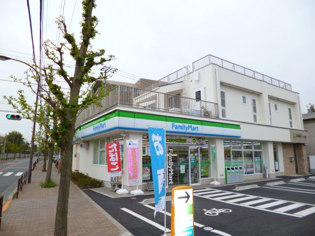 Convenience store. 440m to Family Mart (convenience store)