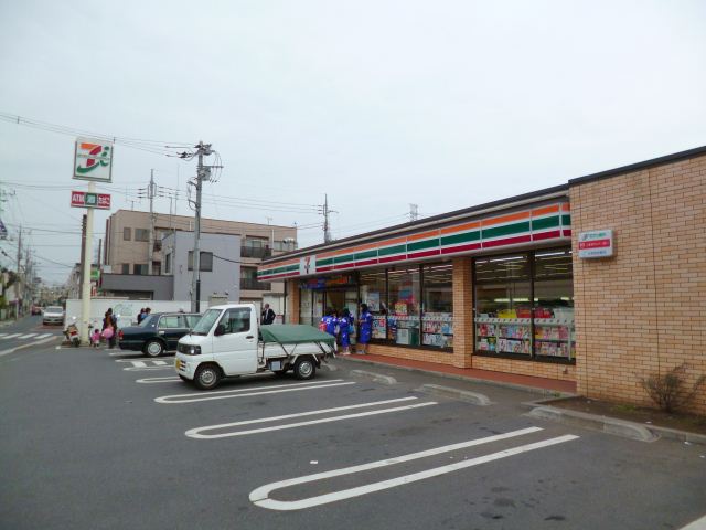 Convenience store. 240m to Seven-Eleven (convenience store)
