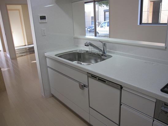 Same specifications photo (kitchen). (Same specifications) Conversation of the family is momentum in the face-to-face system Kitchen. 