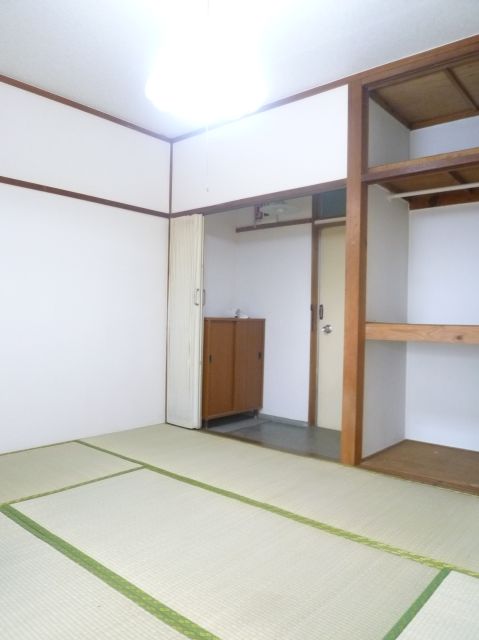 Living and room. Tatami rooms