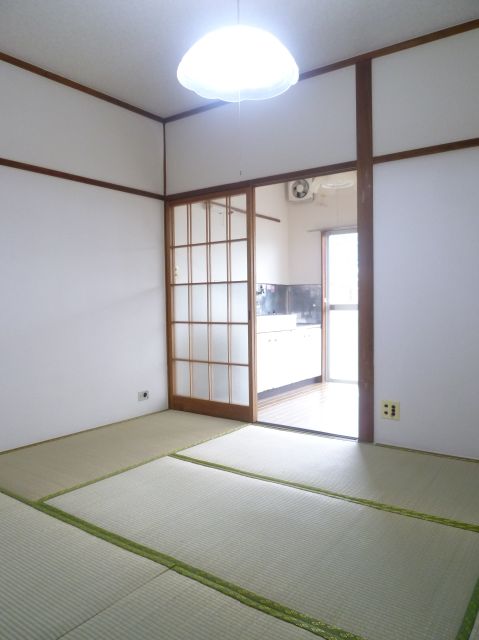 Living and room. Tatami rooms