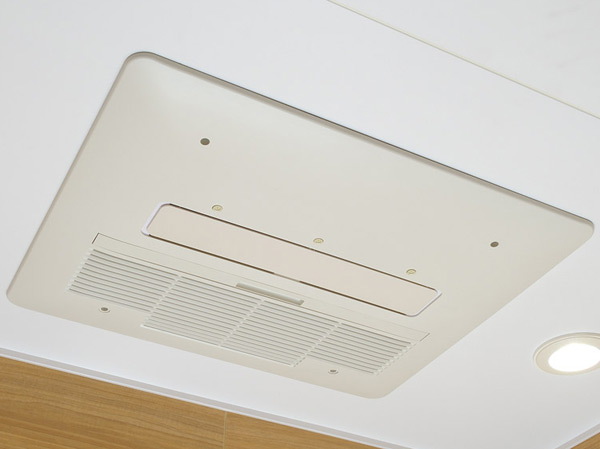 Bathing-wash room.  [Mist sauna (bathroom heating dryer)] Plus a mist sauna function in the bathroom heating dryer. Mist sauna high temperature ・ Unlike the low humidity of the dry sauna, It wraps the body in a gentle mist of mist. Moisture plenty, Warm from the core, Also you can also relax your body mind. It does not take water pressure compared to the full bath, Blood pressure fluctuation is also less new style of bathing method.