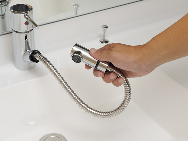 Bathing-wash room.  [Single lever faucet] Vanity of water plugs, It was raising the lever and the water comes out specification. this is, Assuming the like during an earthquake, Is a specification in consideration so as not to water would come out by things falling on top of the lever.