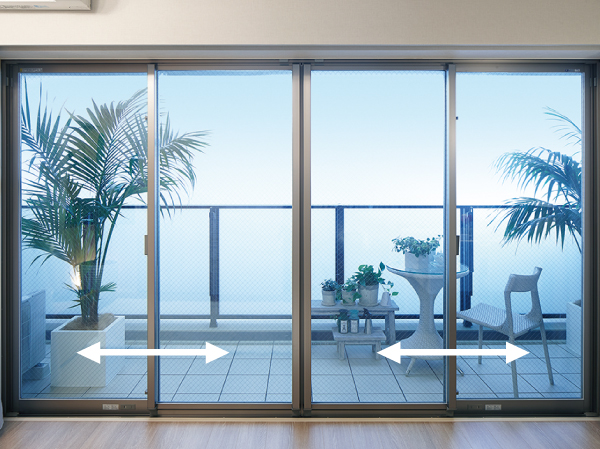 balcony ・ terrace ・ Private garden.  [Flexible communication window sash] Adopt a flexible communication window sash to provide a sense of openness and daylighting. By taking advantage of the wide span, By enter one's window facing the balcony, It delivers comfort to the room. further, Since each of the four windows can be opened and closed, It can flexible usage sort depending on the location of the furniture.  ※ Except for the B type