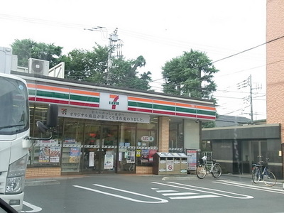 Convenience store. 370m to Seven-Eleven (convenience store)