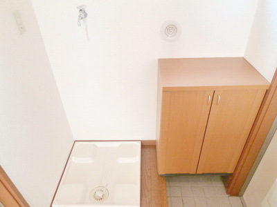 Washroom. Entrance next to the washing machine yard