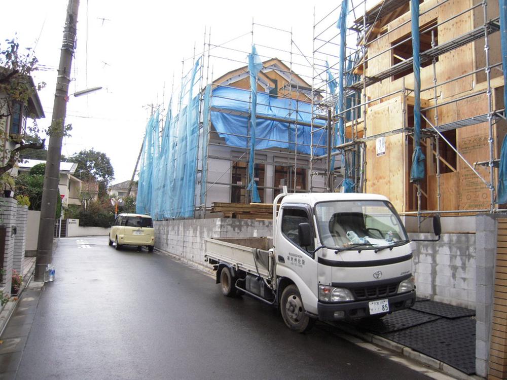 Local photos, including front road. Local (11 May 2013) Shooting