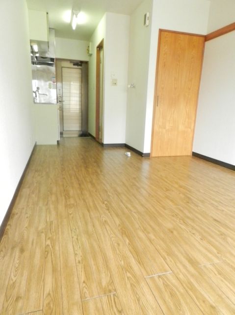 Living and room. It is the studio of the room