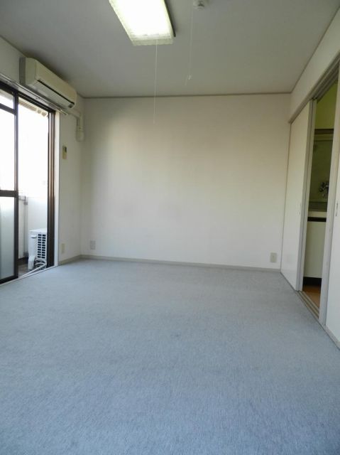 Living and room. Western-style 6 Pledge