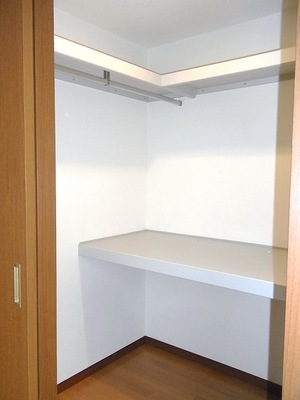 Receipt. Walk-in closet