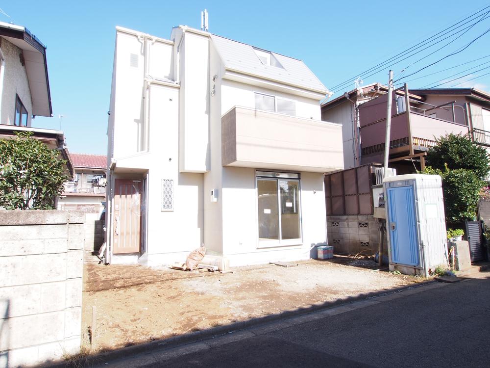 Local appearance photo. Local (11 May 2013) Shooting