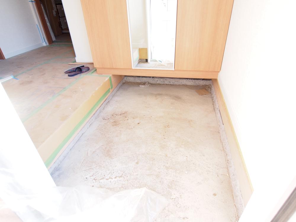 Entrance. Local (11 May 2013) Shooting