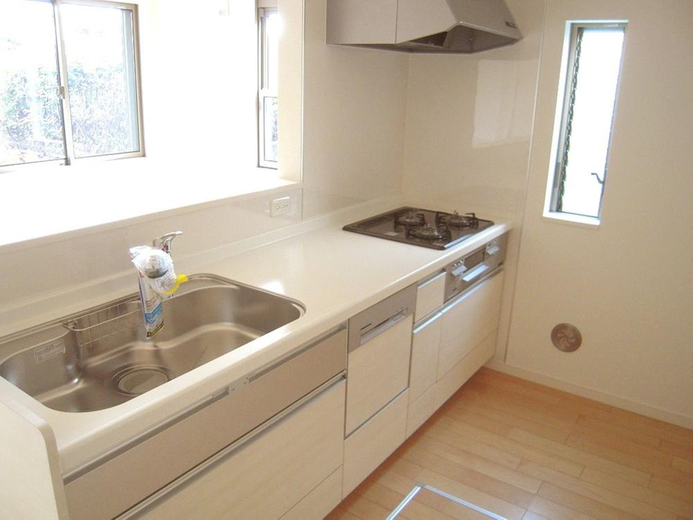 Kitchen. Indoor (12 May 2013) Shooting