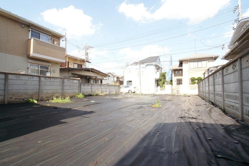 Local land photo. Close located in nearby Seven-Eleven. 