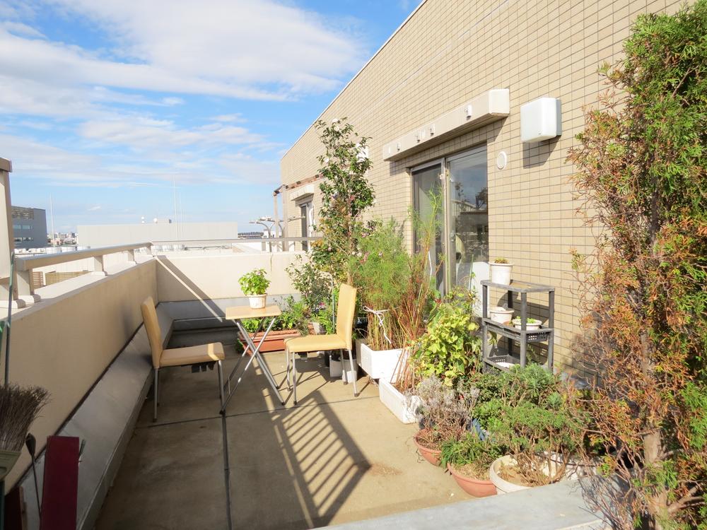 Balcony. Local (10 May 2012) shooting