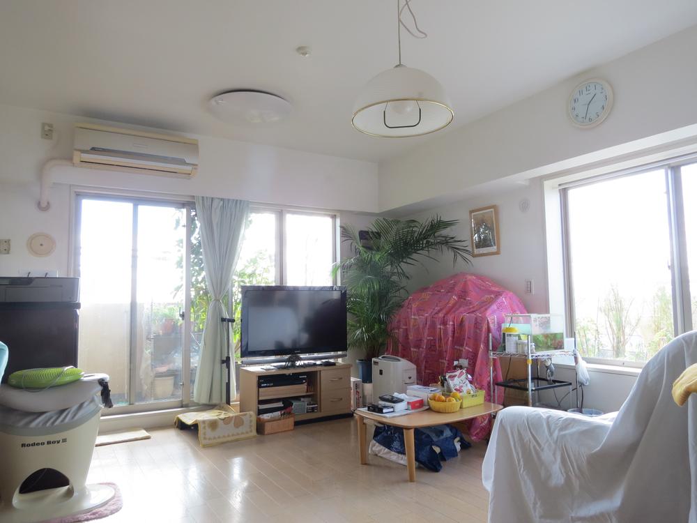 Living. Local (10 May 2012) shooting