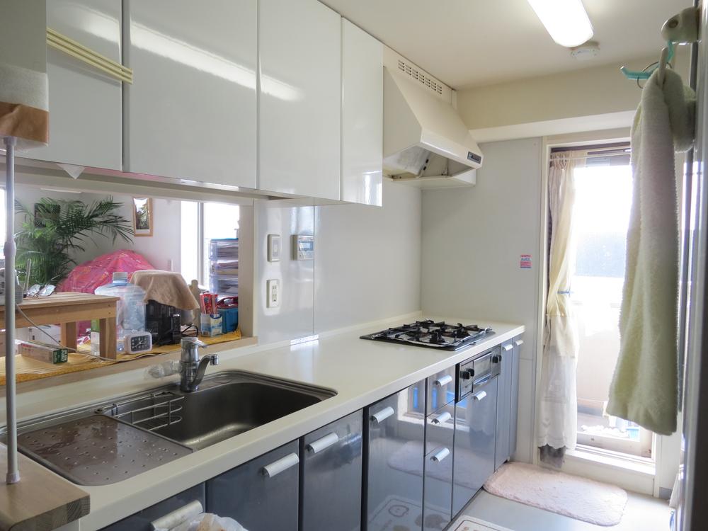 Kitchen. Local (10 May 2012) shooting